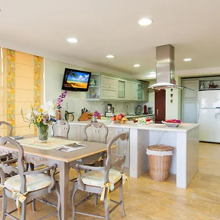 Вилла Sonnenland Grande Private Outdoor Pool Bbq Facilities Shaded Outdoor Dining Area Sonnenland Gran Canaria Лас-Пальмас-де-Гран-Канария